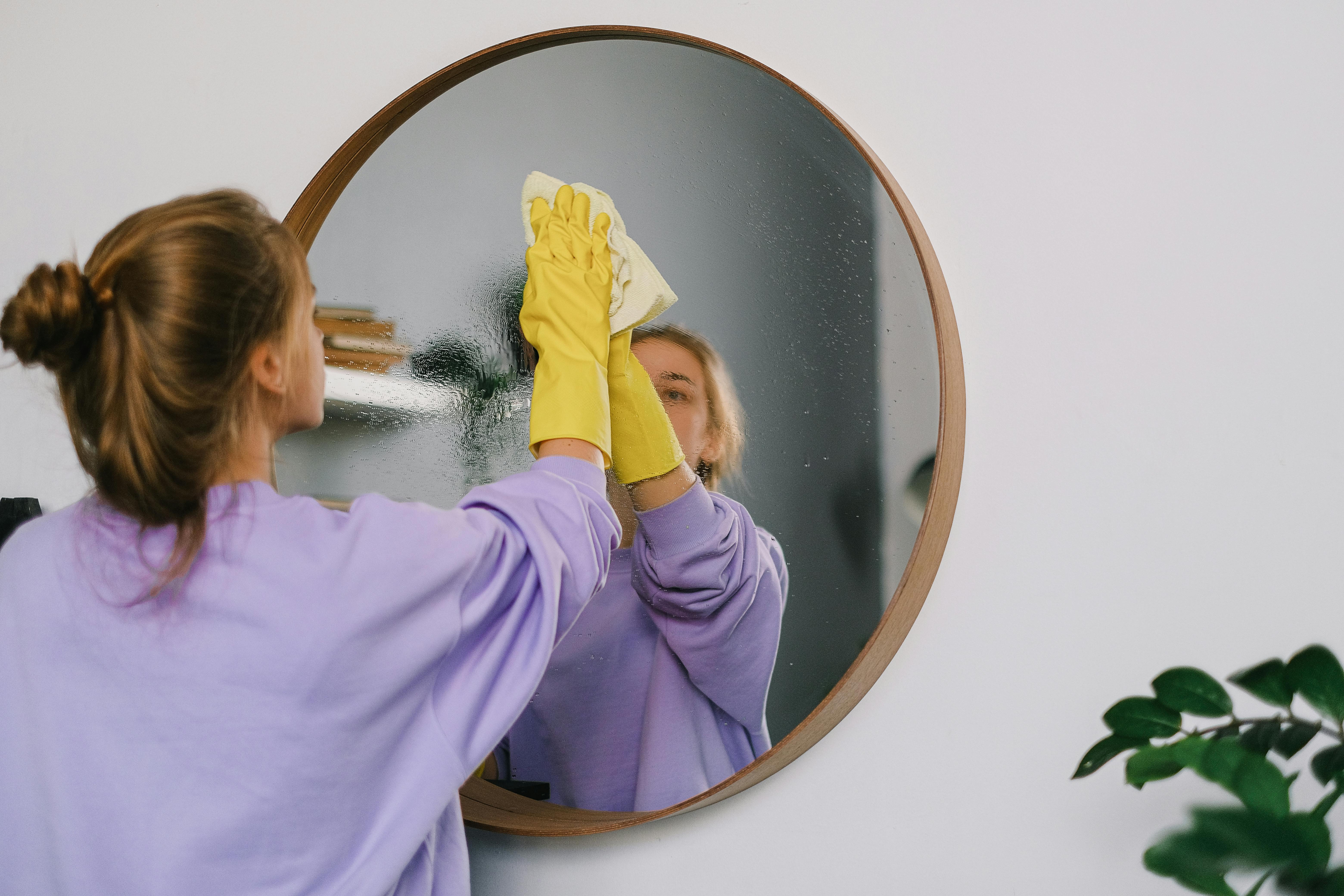 Mirror and glass cleaning